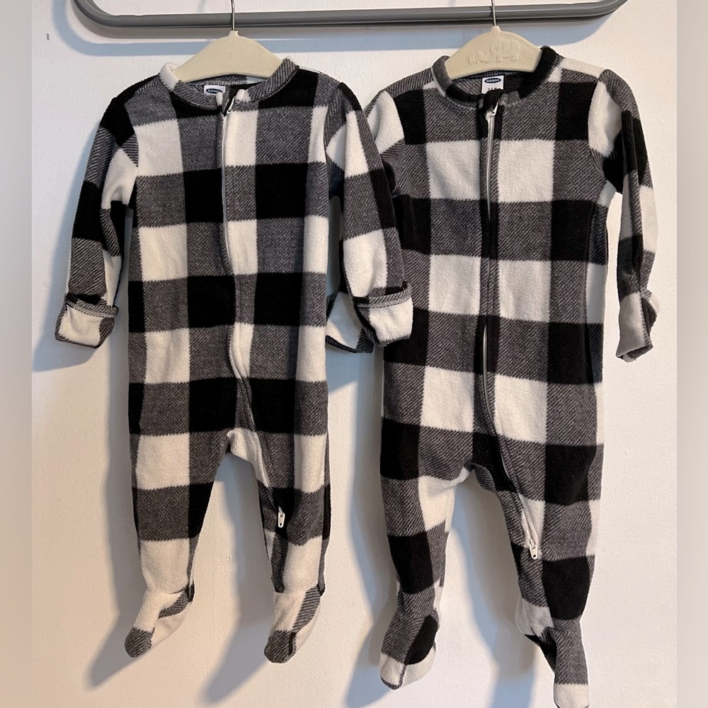 Old Navy Fleece Black and White Checkered Sleeper|Size:3-6months/6-9months - Picture 2 of 14